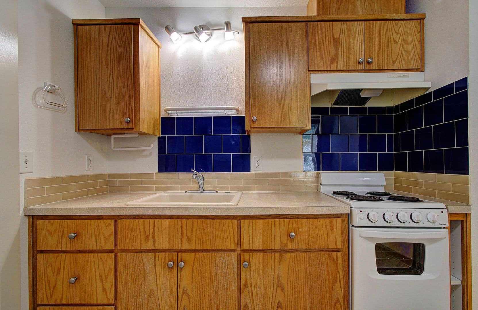 Vancouver Apartment: 2703 E 8 Street