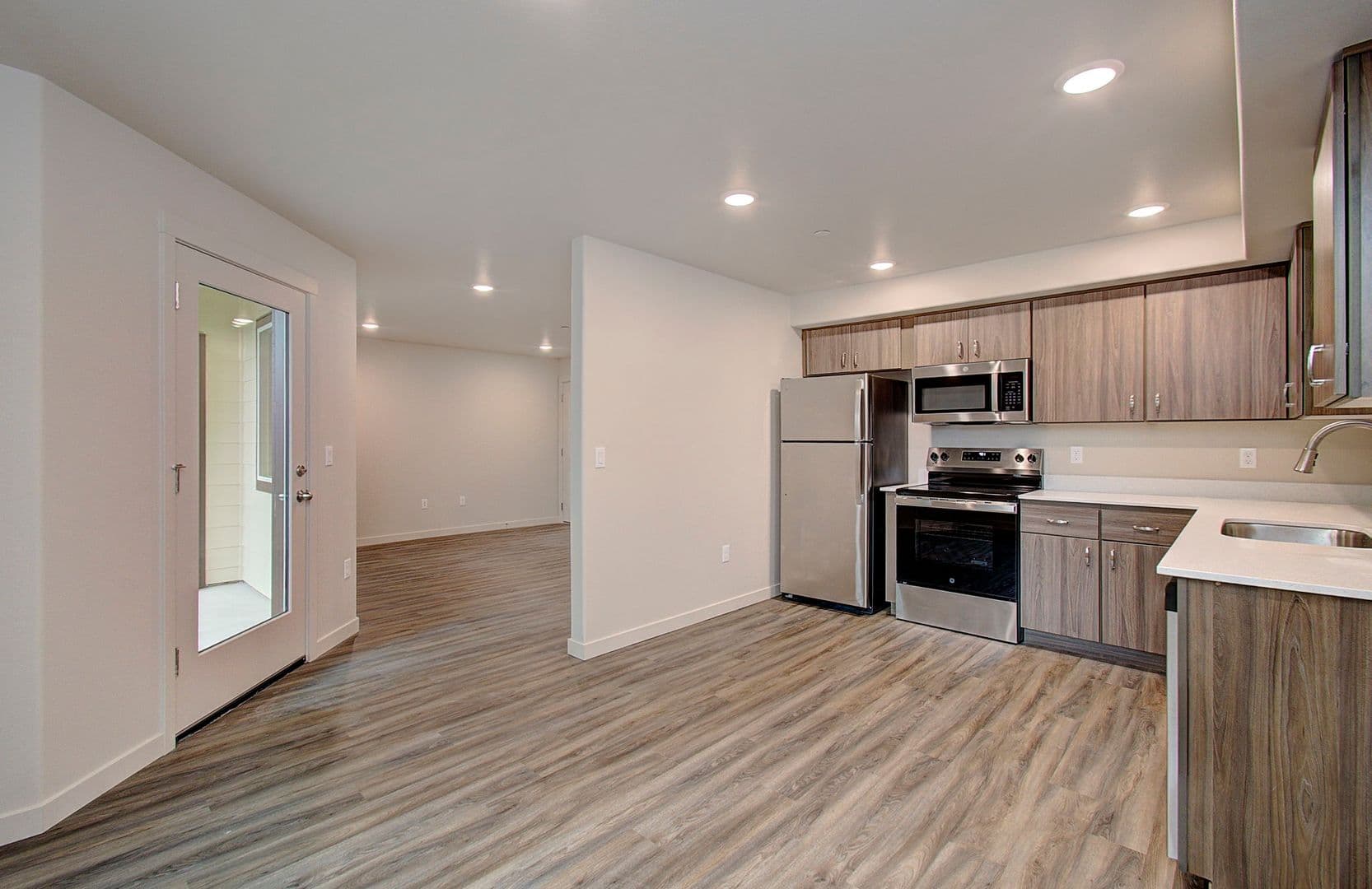 Vancouver Apartment: 404 NE 117 Avenue #110