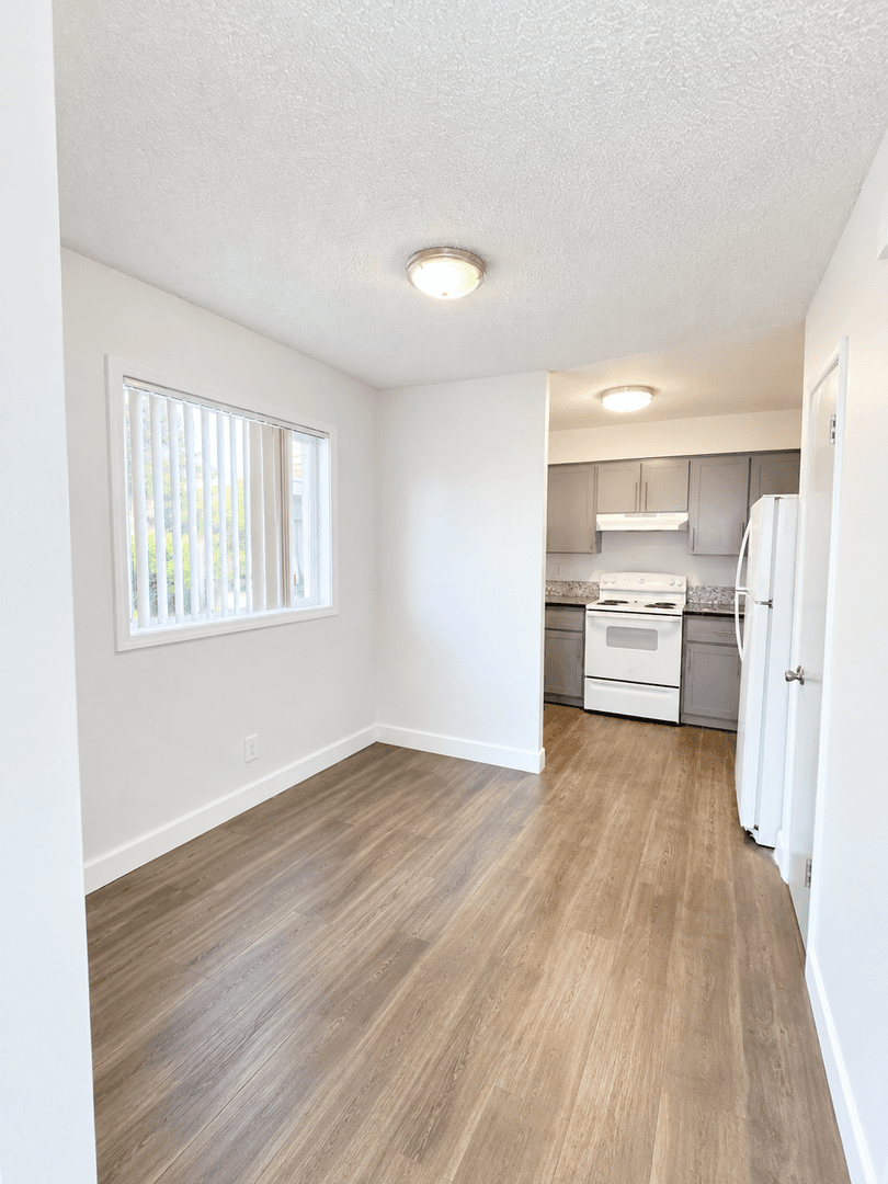Longview Apartment: 1940 33 Avenue - 07