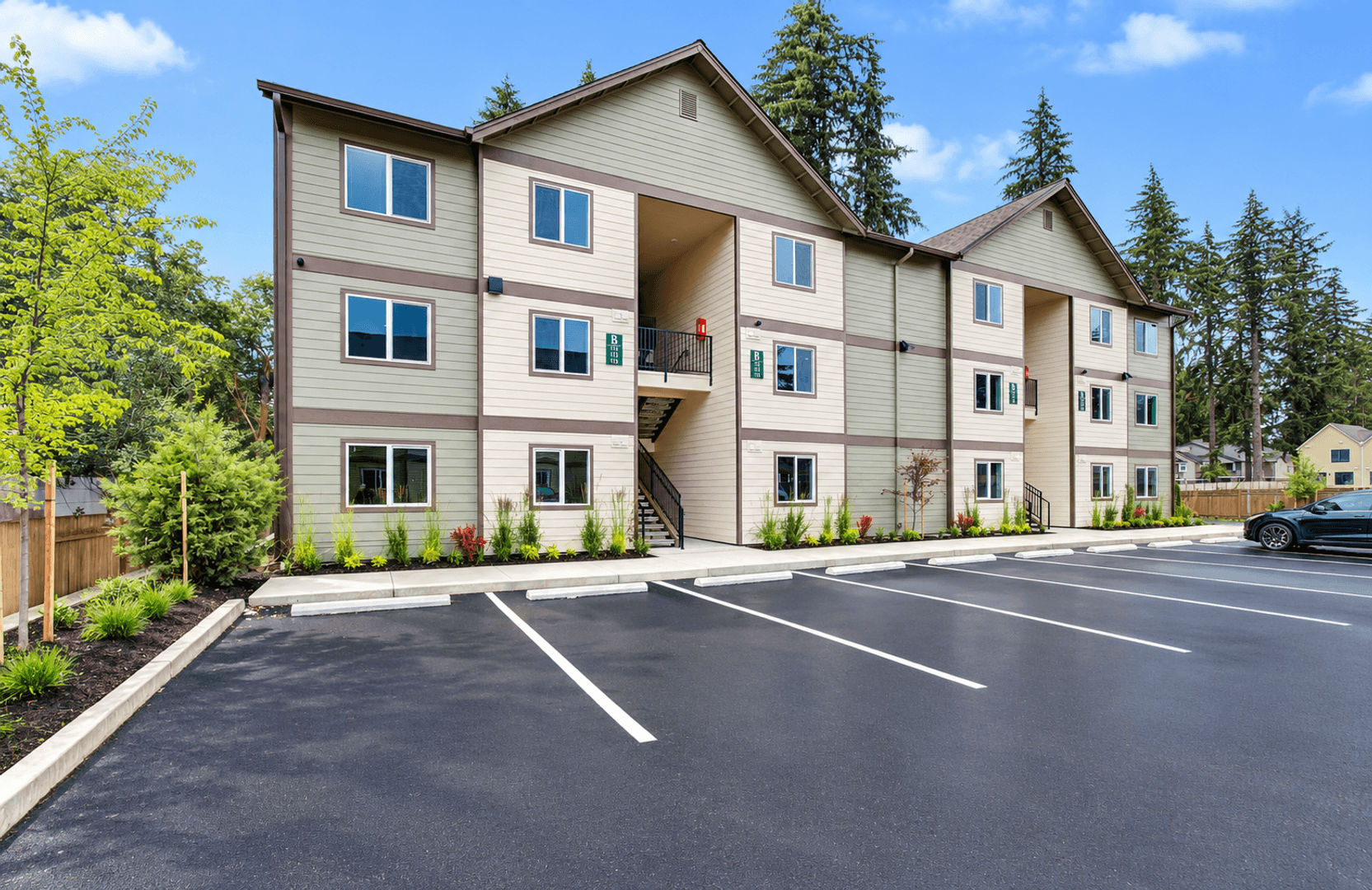 Vancouver Apartment: 404 NE 117 Avenue #101