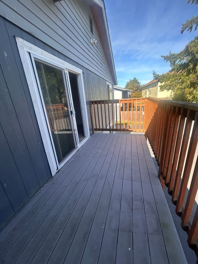 Longview Apartment: 1950 33 Avenue - 11