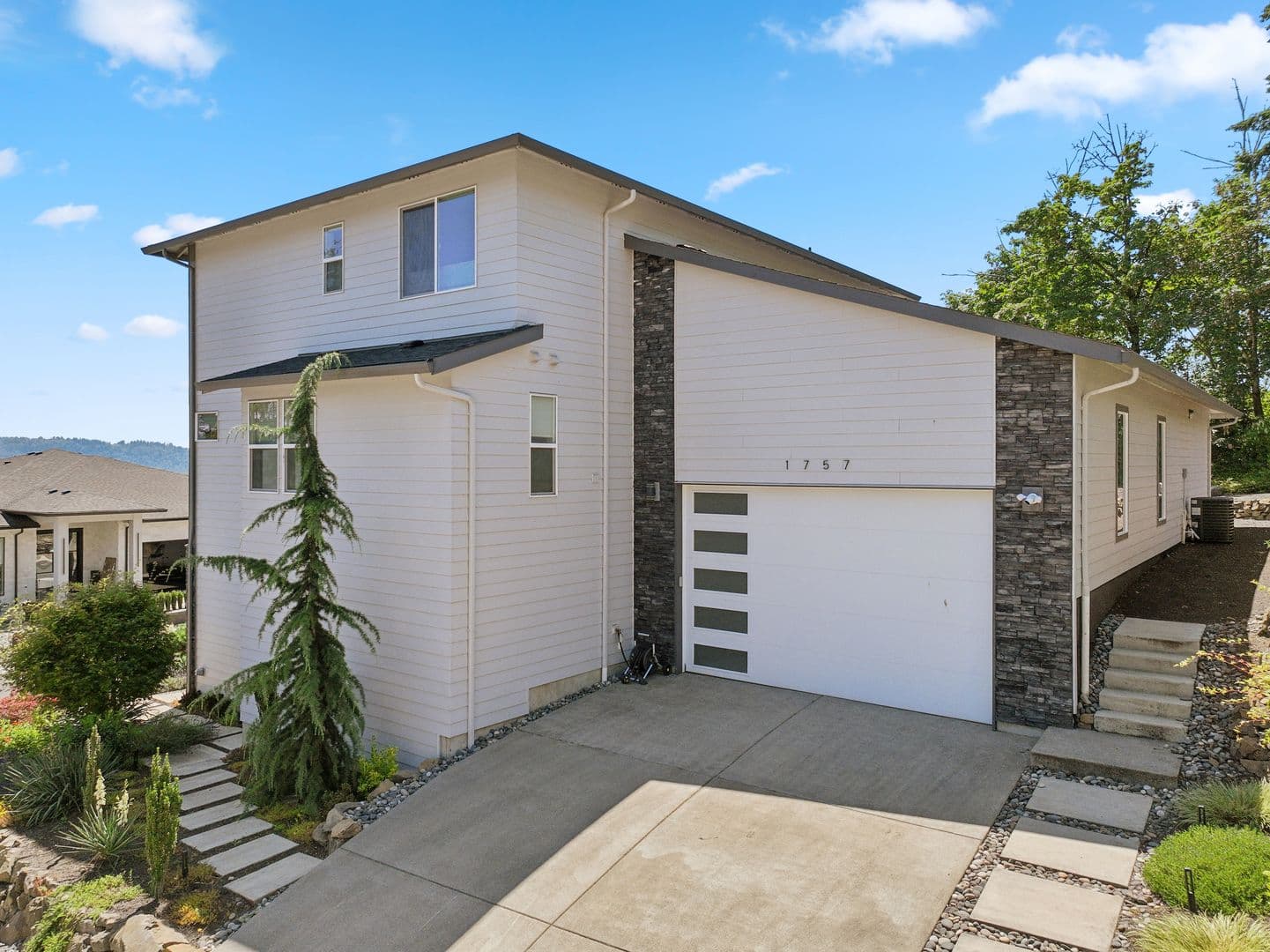 Washougal House: 1757 N Columbia Ridge Way