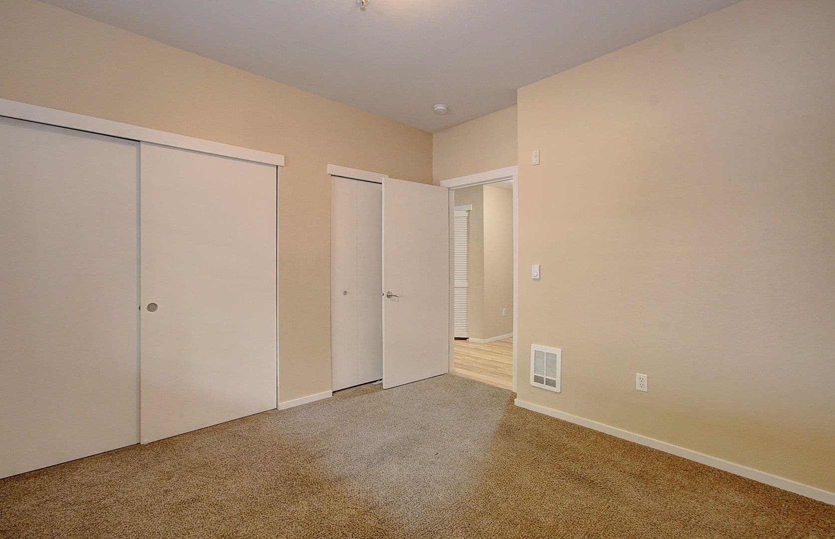 Vancouver House: 10800 SE 17th Circle #189