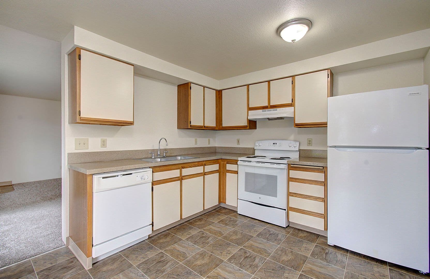EUGENE Apartment: 1811 KINGSLEY ROAD