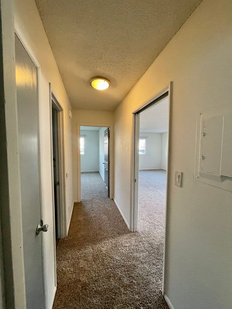 Longview Apartment: 1940 33 Avenue - 07