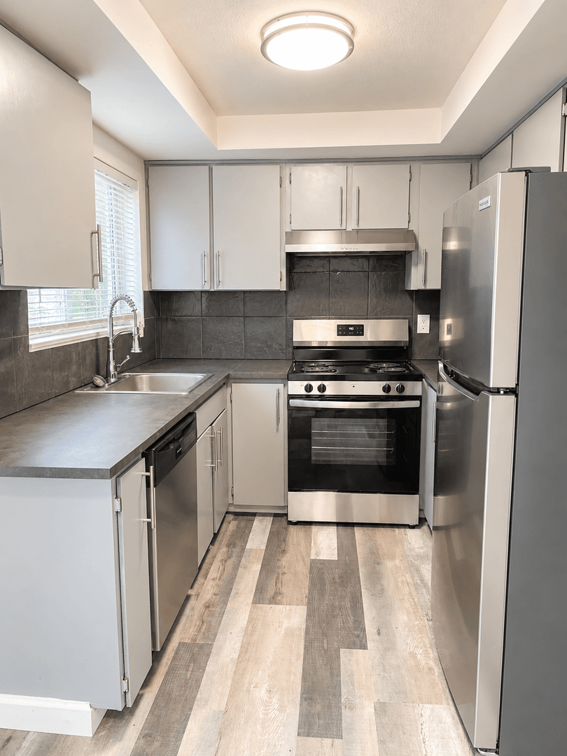 Vancouver Apartment: 3116 Kauffman Avenue