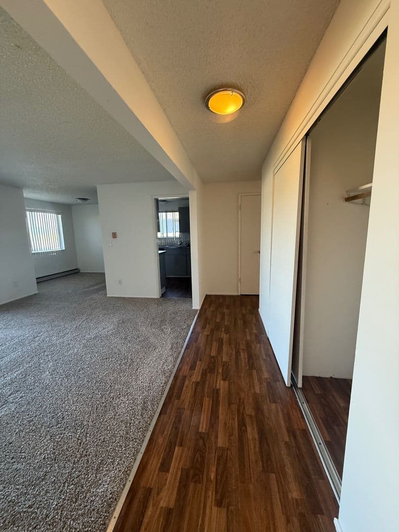 VANCOUVER Apartment: 301-415 NE 104 AVENUE