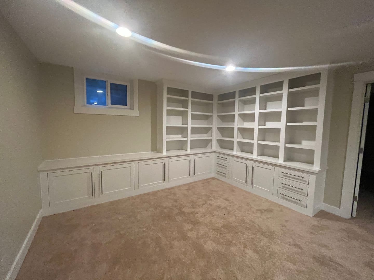 Vancouver House: 601 Rhododendron Drive