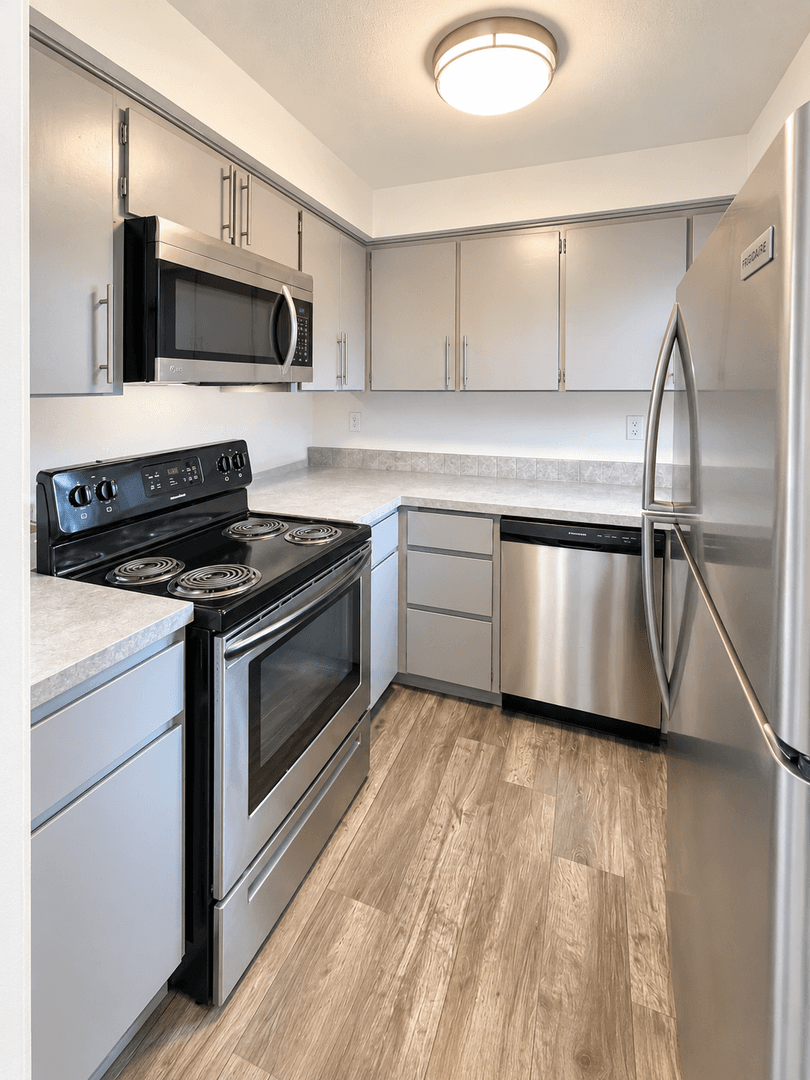 Longview Apartment: 1960 33 Avenue - 10