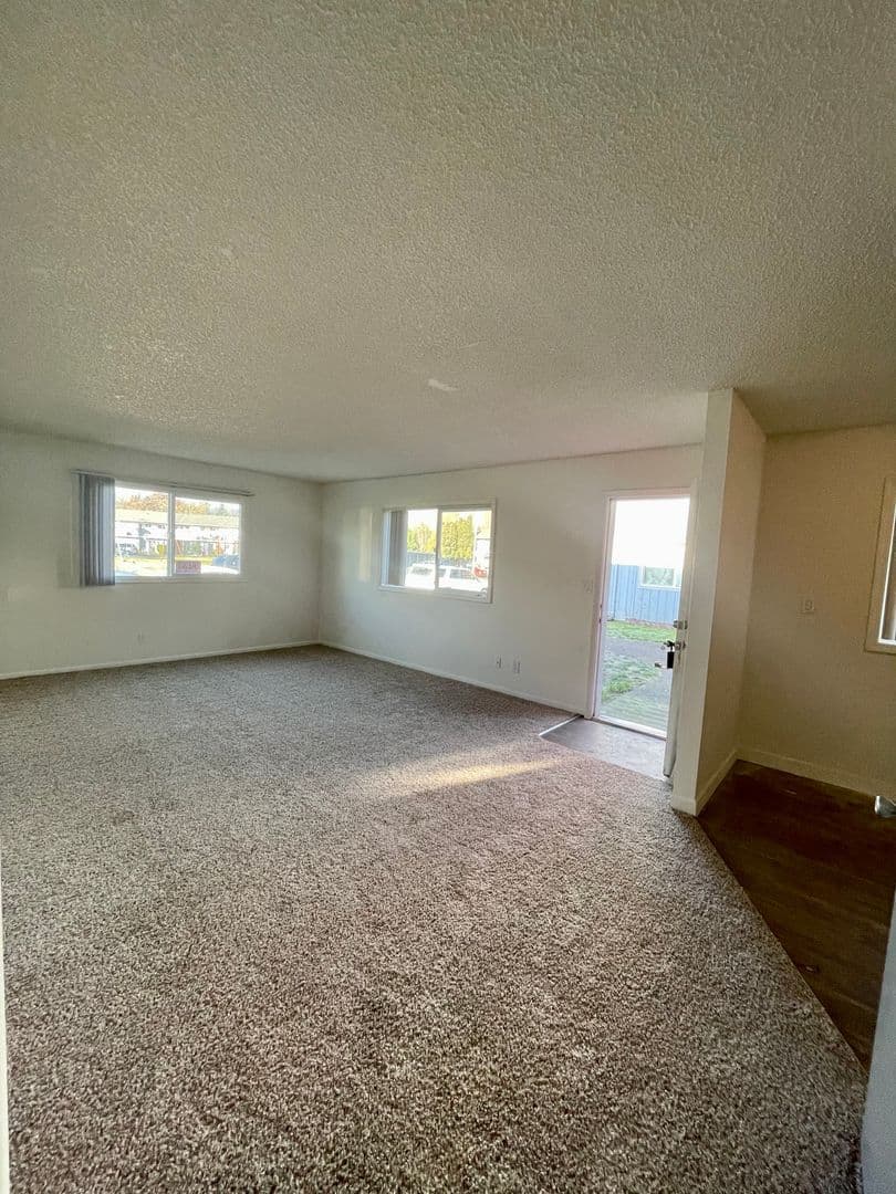 Longview Apartment: 1940 33 Avenue