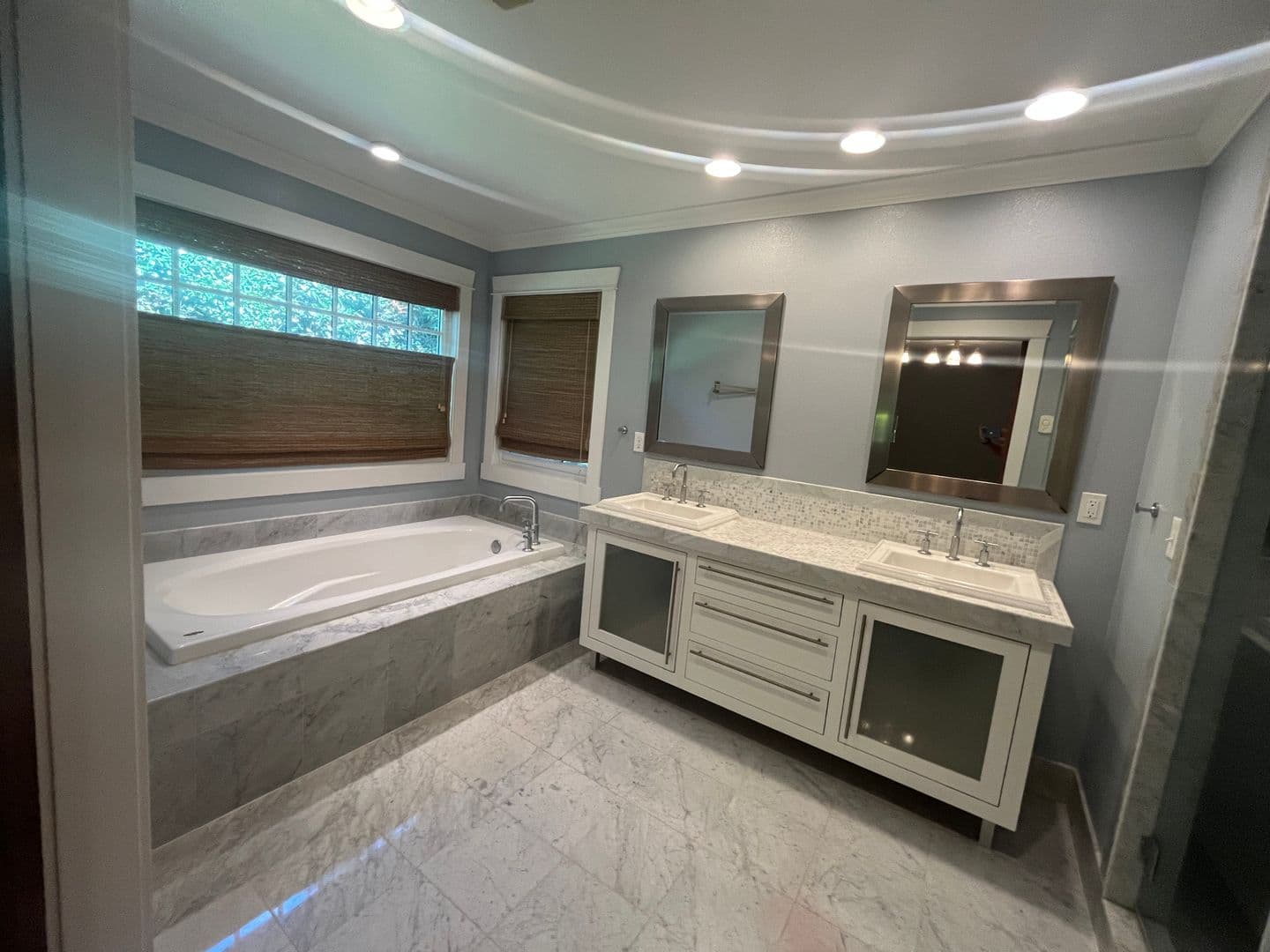 Vancouver House: 601 Rhododendron Drive