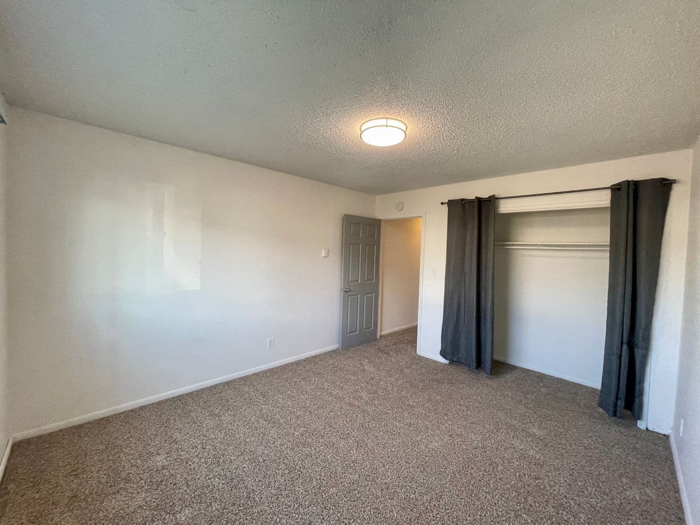 Longview Apartment: 1940 33 Avenue - 07