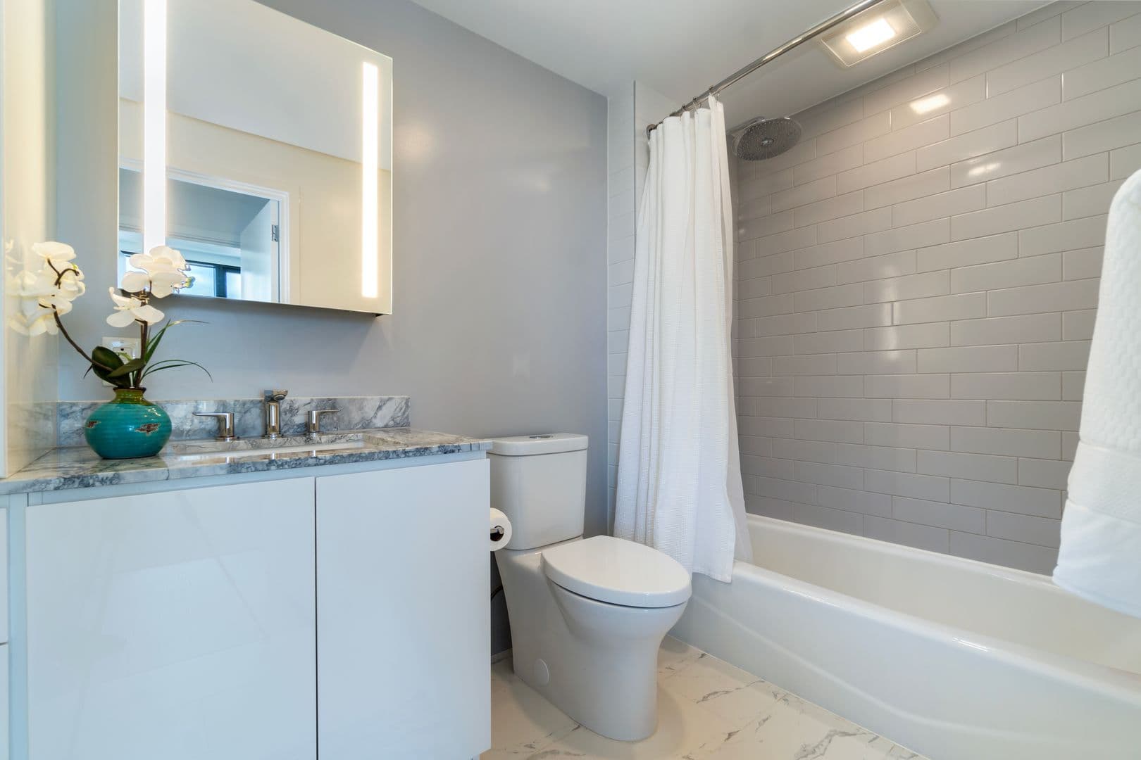 Honolulu Condo: 987 Queen St #3714