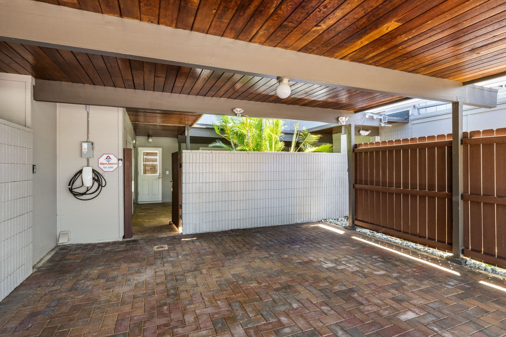 Honolulu Townhome: 905 Koko Isle Cir