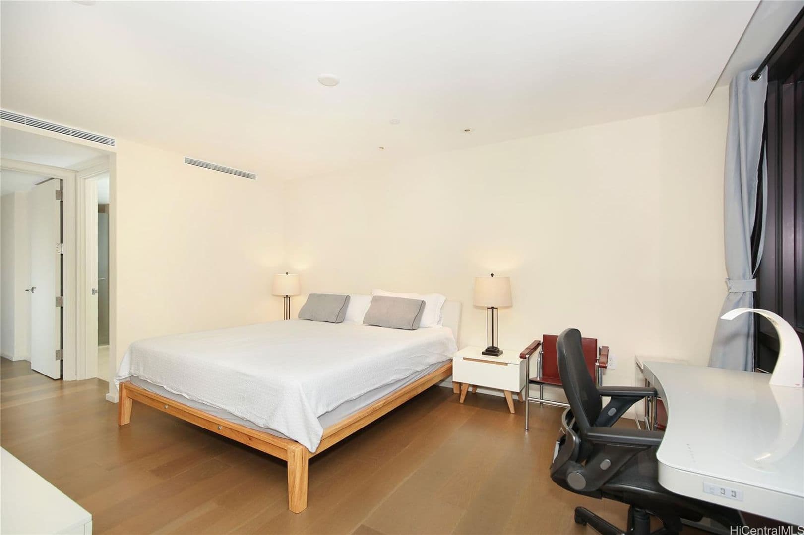 Honolulu Condo: 1388 Ala Moana Blvd. #1804