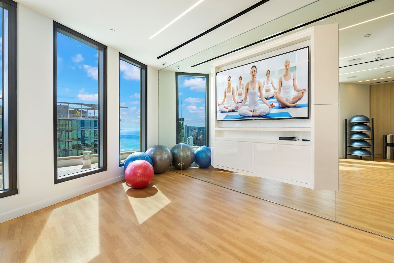Honolulu Condo: 987 Queen St #3714