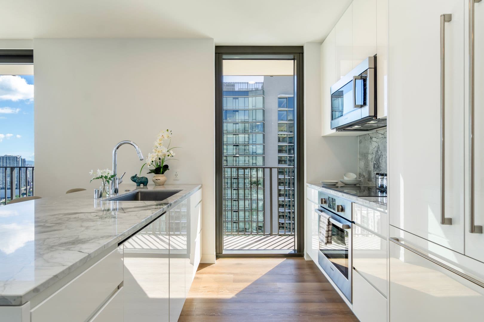 Honolulu Condo: 987 Queen St #3714