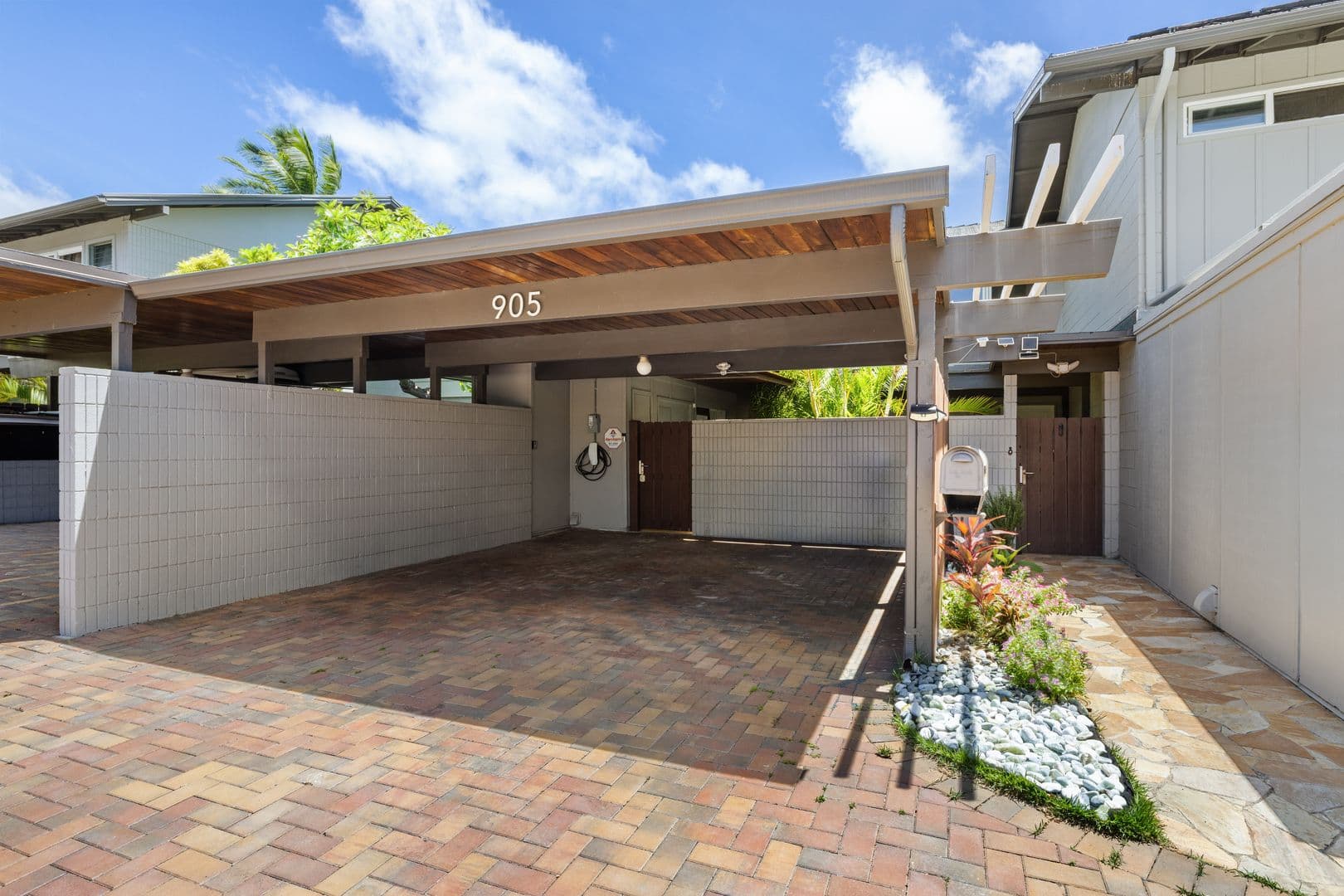 Honolulu Townhome: 905 Koko Isle Cir