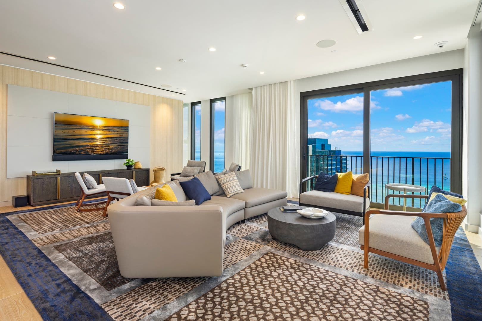 Honolulu Condo: 987 Queen St #3714