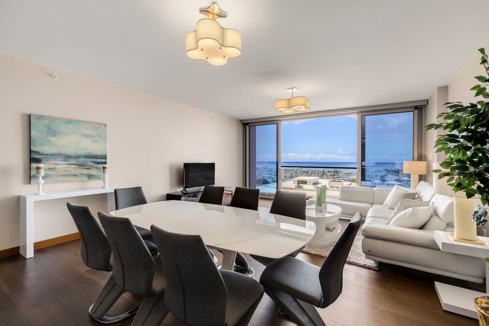 Honolulu Condo: 1555 Kapiolani Blvd. #1300