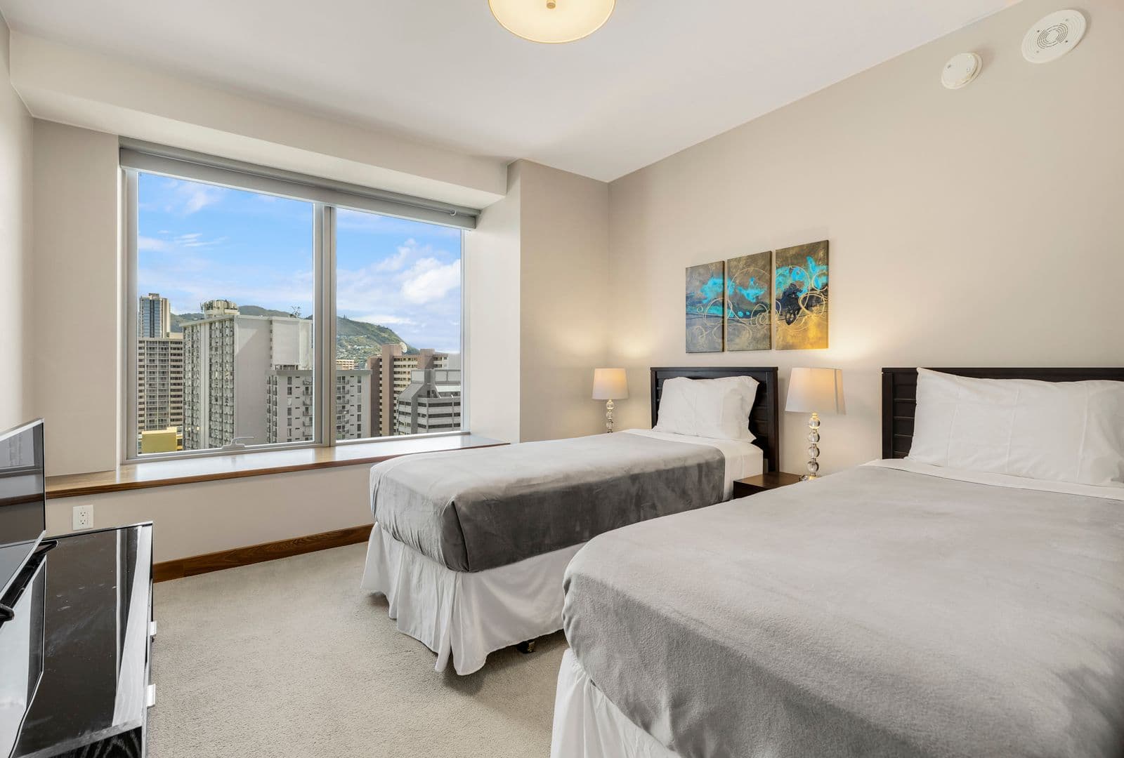 Honolulu Condo: 1555 Kapiolani Blvd. #1300