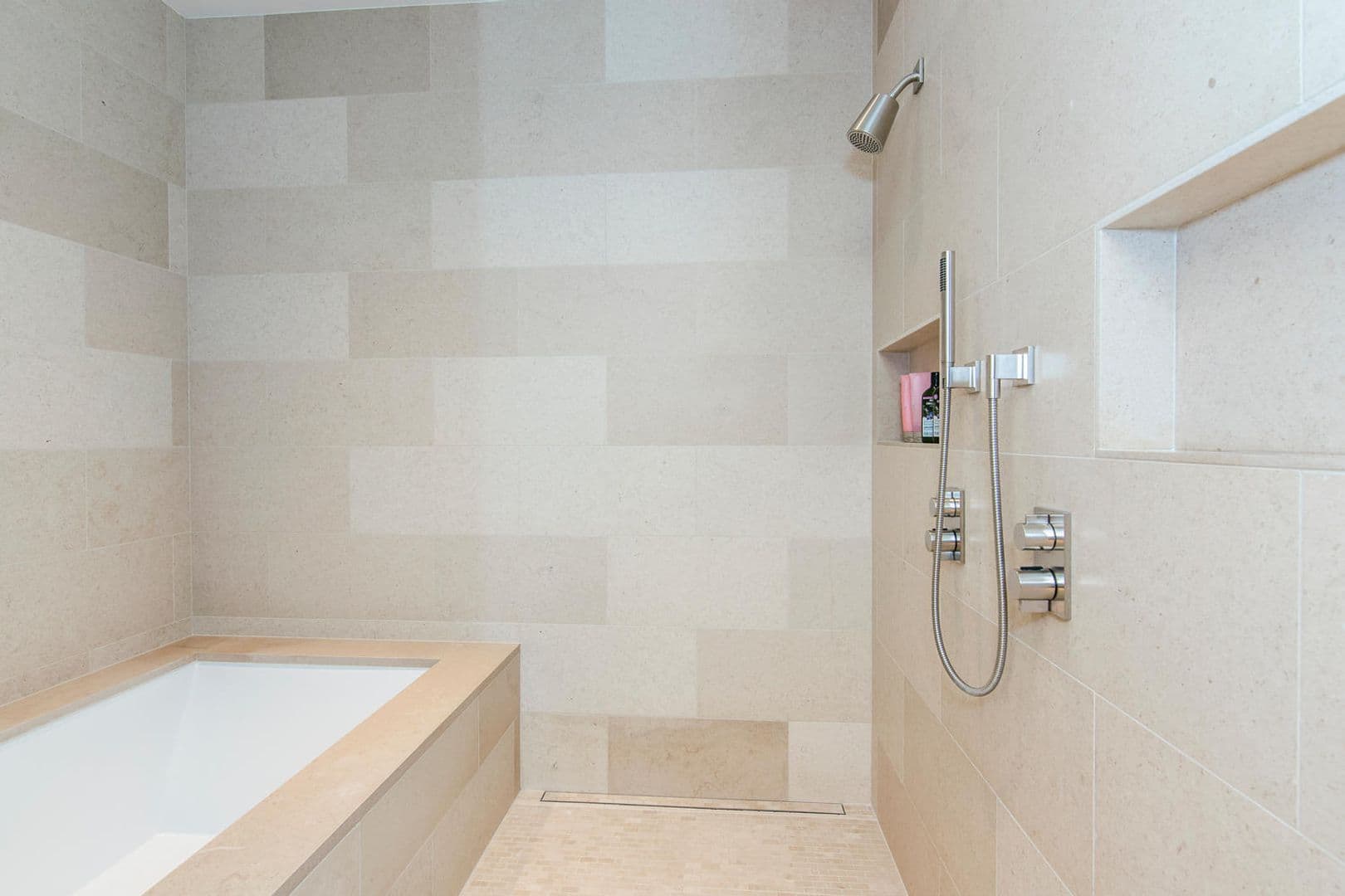 Honolulu Condo: 1388 Ala Moana Blvd. #3303