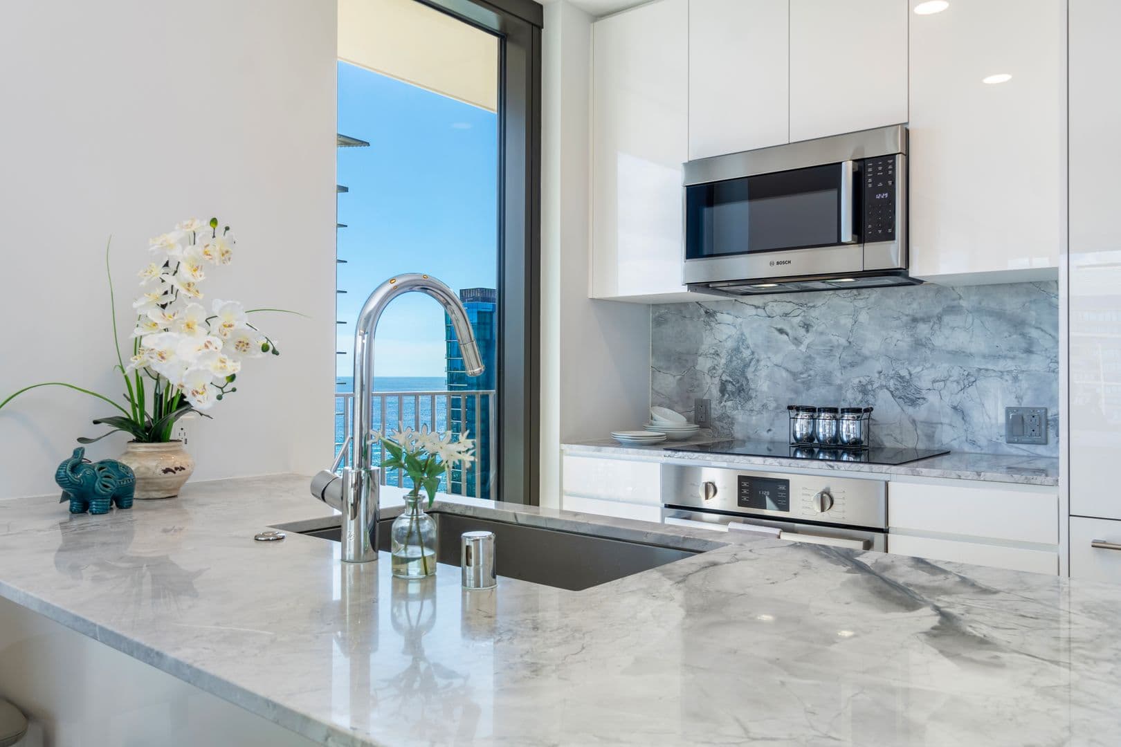 Honolulu Condo: 987 Queen St #3714