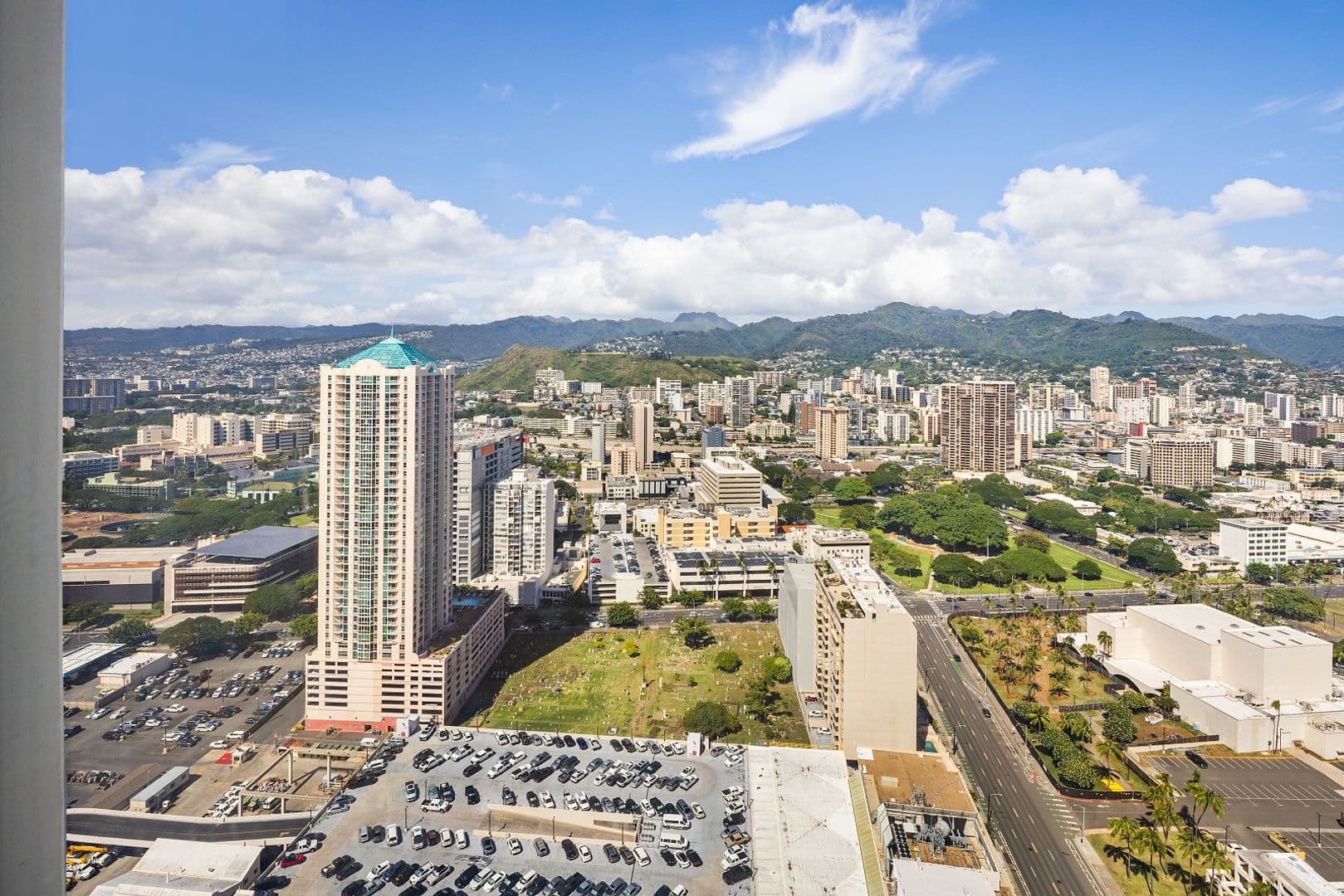Honolulu Condo: 888 Kapiolani Blvd #4312
