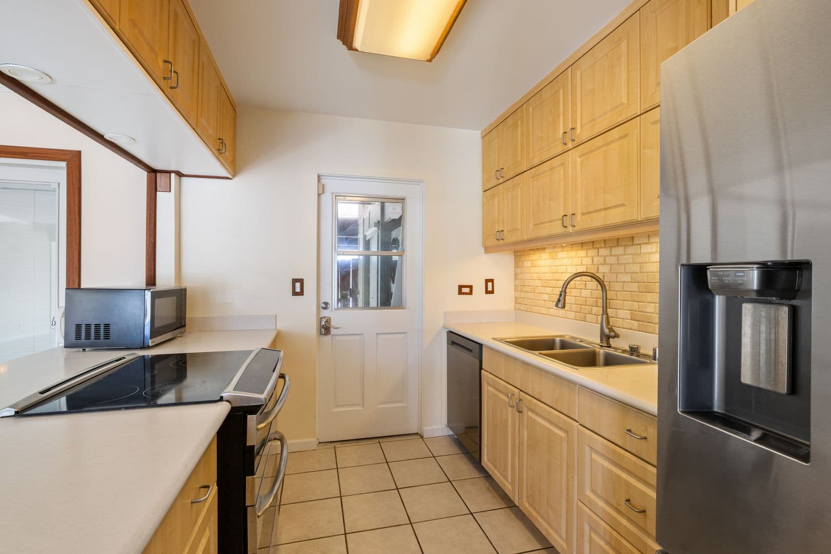 Honolulu Townhome: 905 Koko Isle Cir