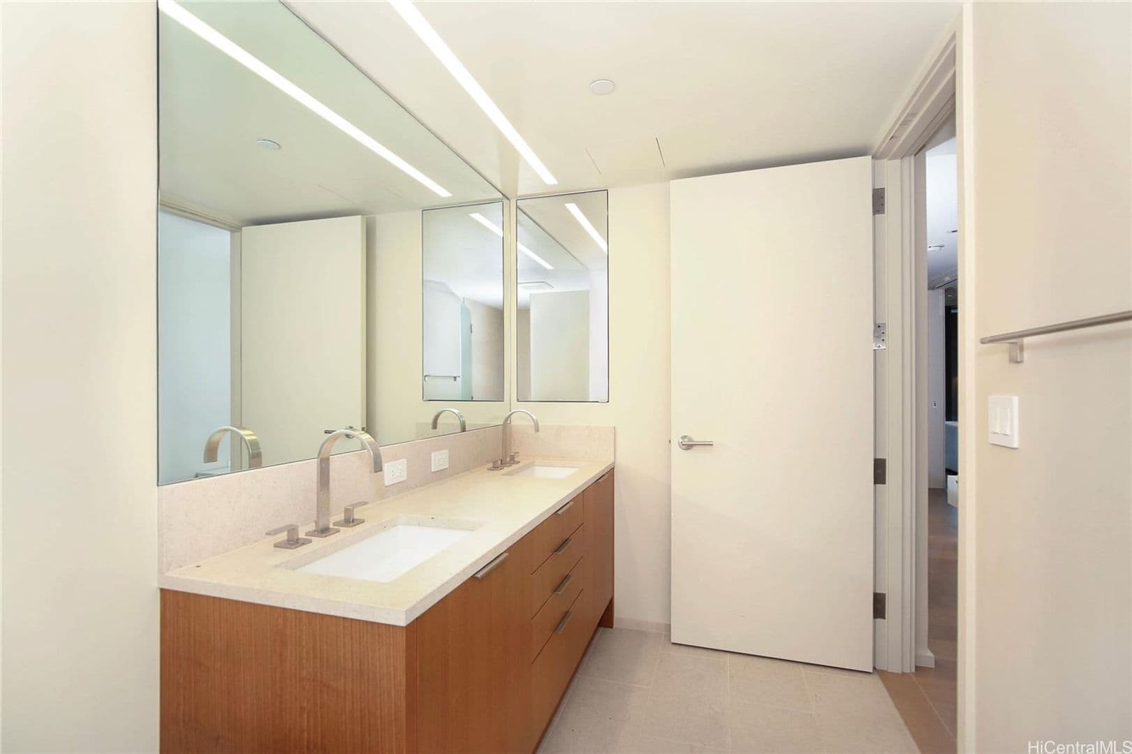 Honolulu Condo: 1388 Ala Moana Blvd. #1804