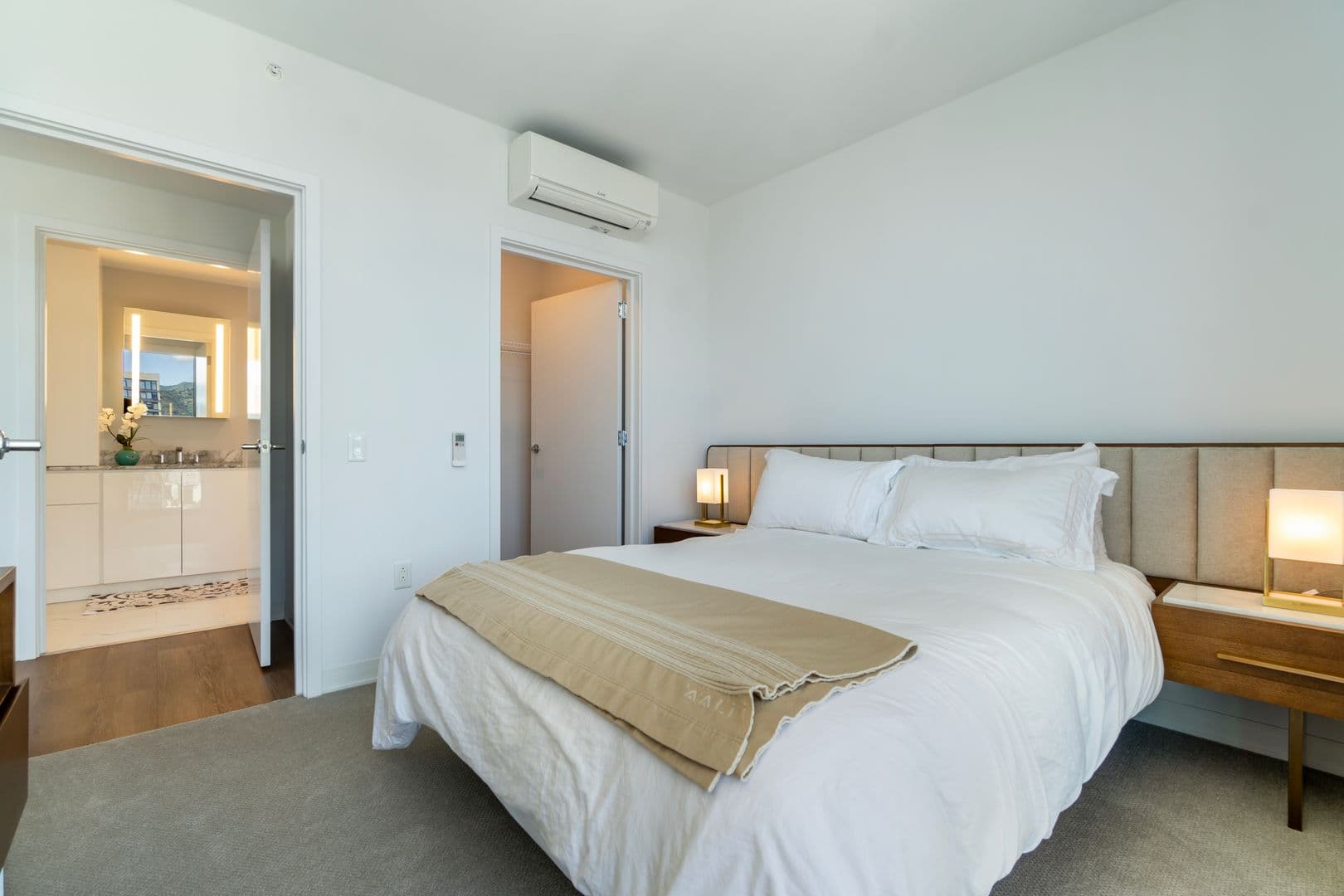 Honolulu Condo: 987 Queen St #3714