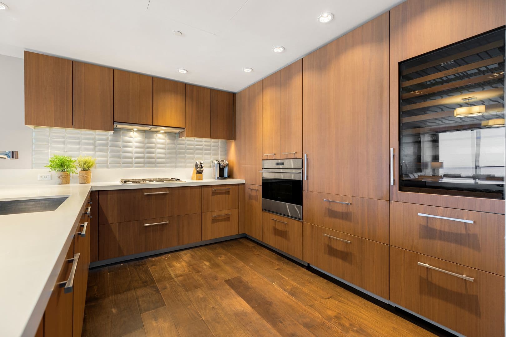 Honolulu Condo: 1555 Kapiolani Blvd. #1300