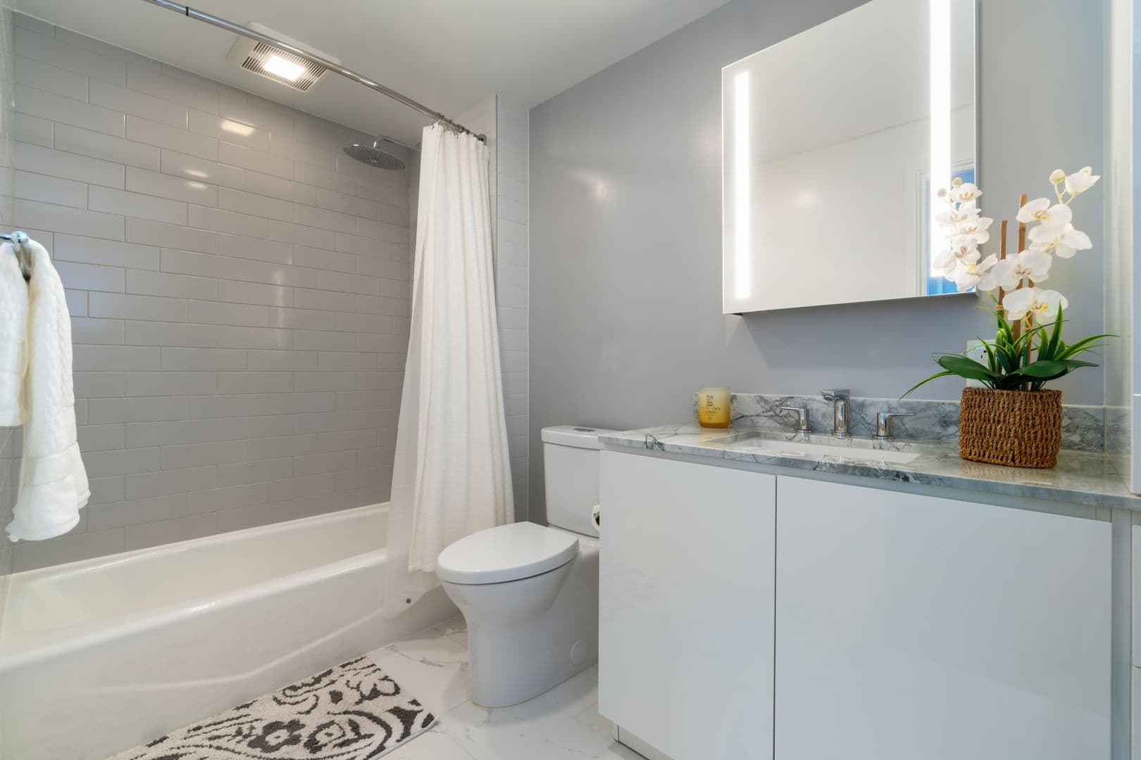 Honolulu Condo: 987 Queen St #3714