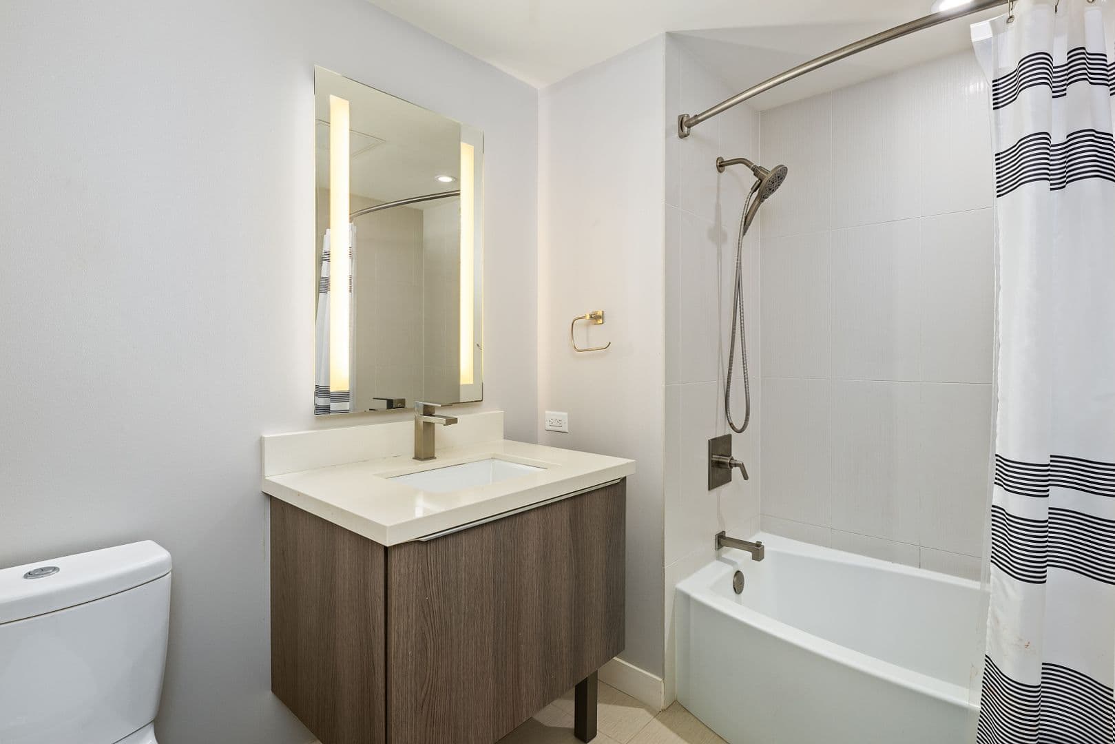 Honolulu Condo: 888 Kapiolani Blvd #4312