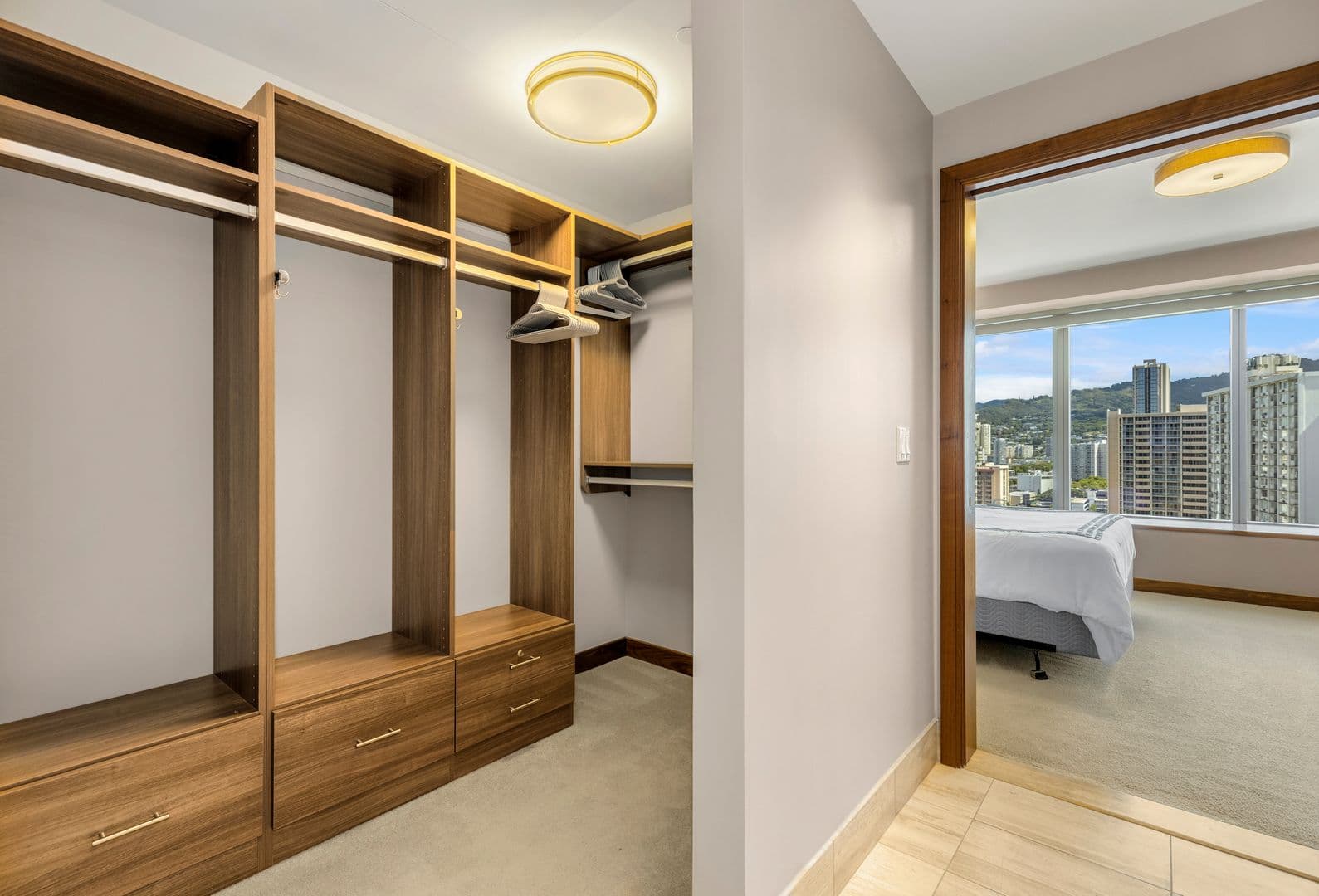 Honolulu Condo: 1555 Kapiolani Blvd. #1300