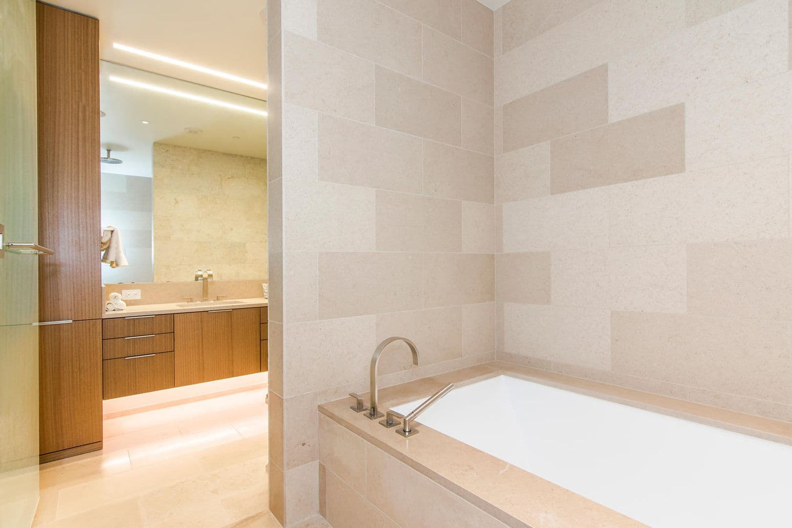 Honolulu Condo: 1388 Ala Moana Blvd. #3303