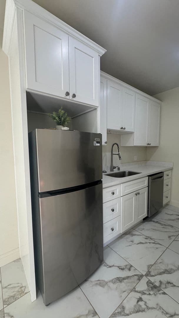 Richmond Apartment: 144 13th St.