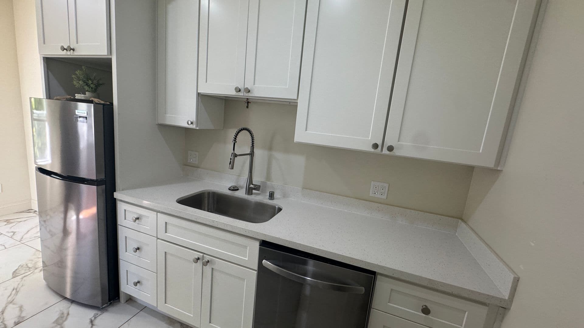 Richmond Apartment: 144 13th St.