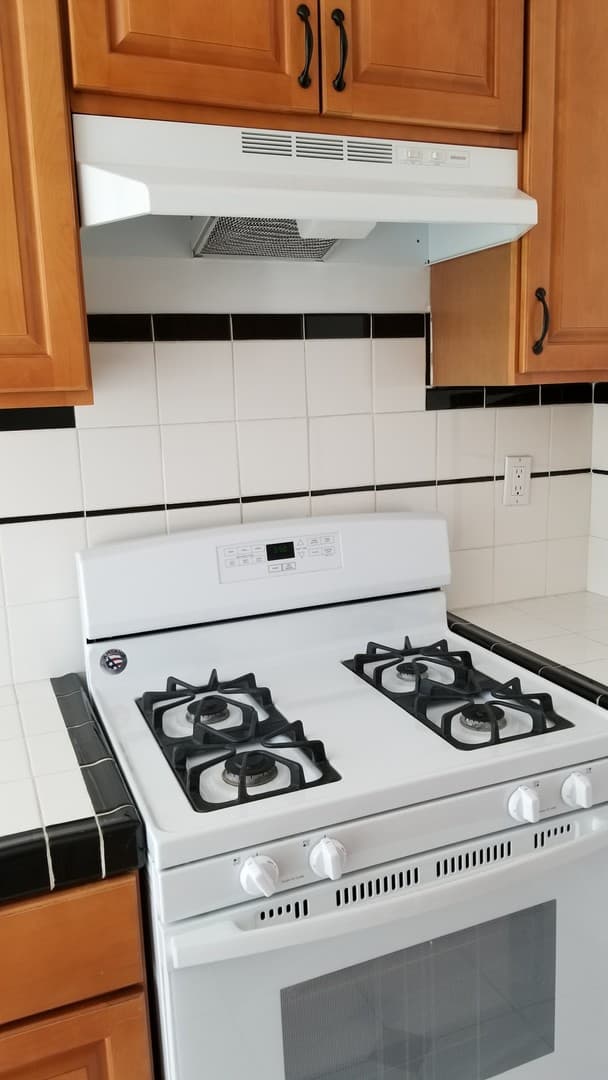 Richmond Apartment: 144 13th St.
