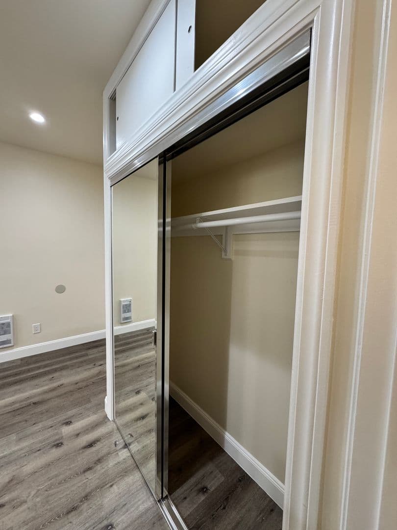 Oakland Apartment: 1759 Seminary Ave