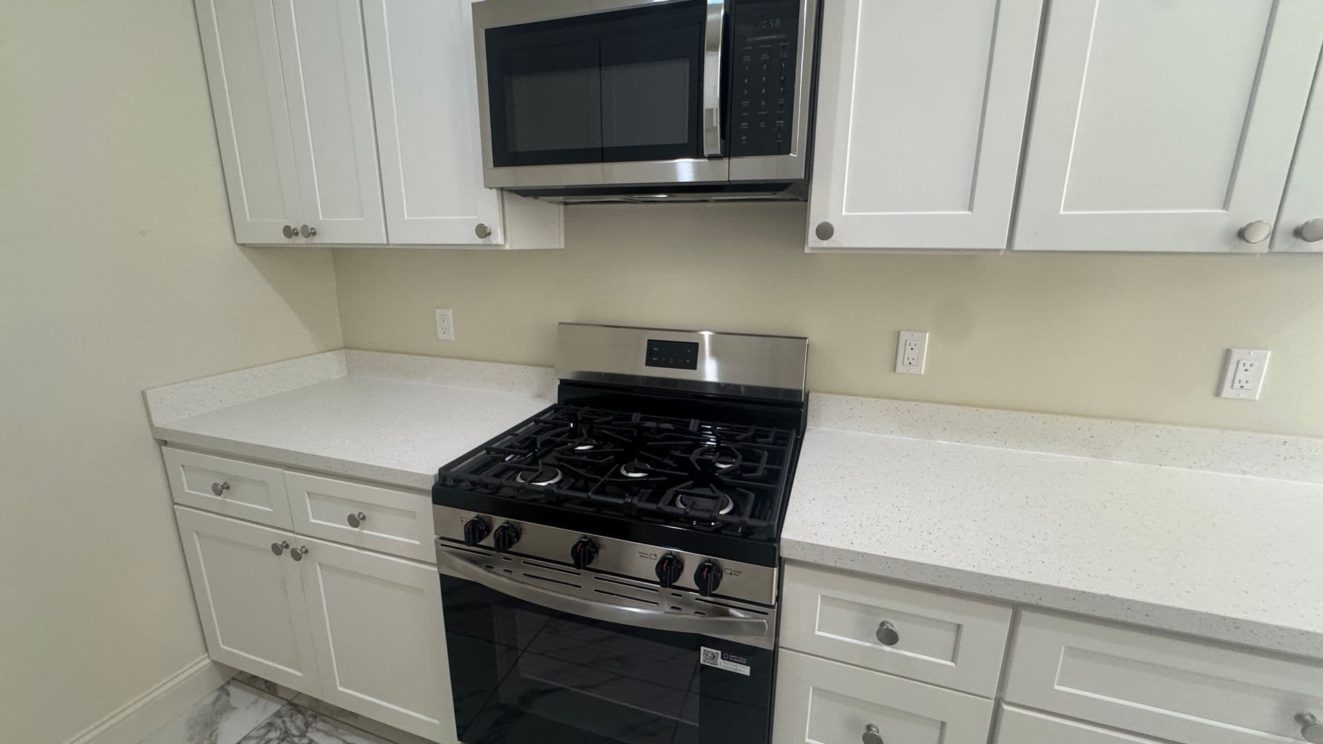 Richmond Apartment: 144 13th St.