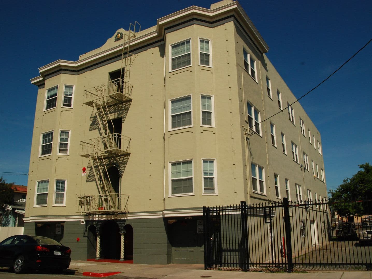 Richmond Apartment: 144 13th St.