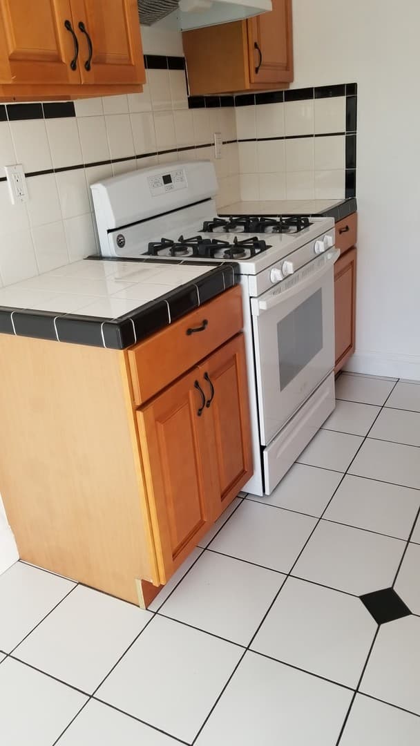 Richmond Apartment: 144 13th St.