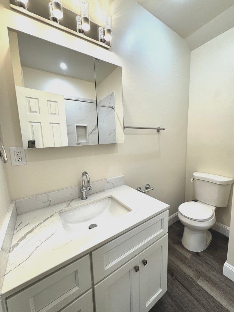 Oakland Apartment: 1759 Seminary Ave