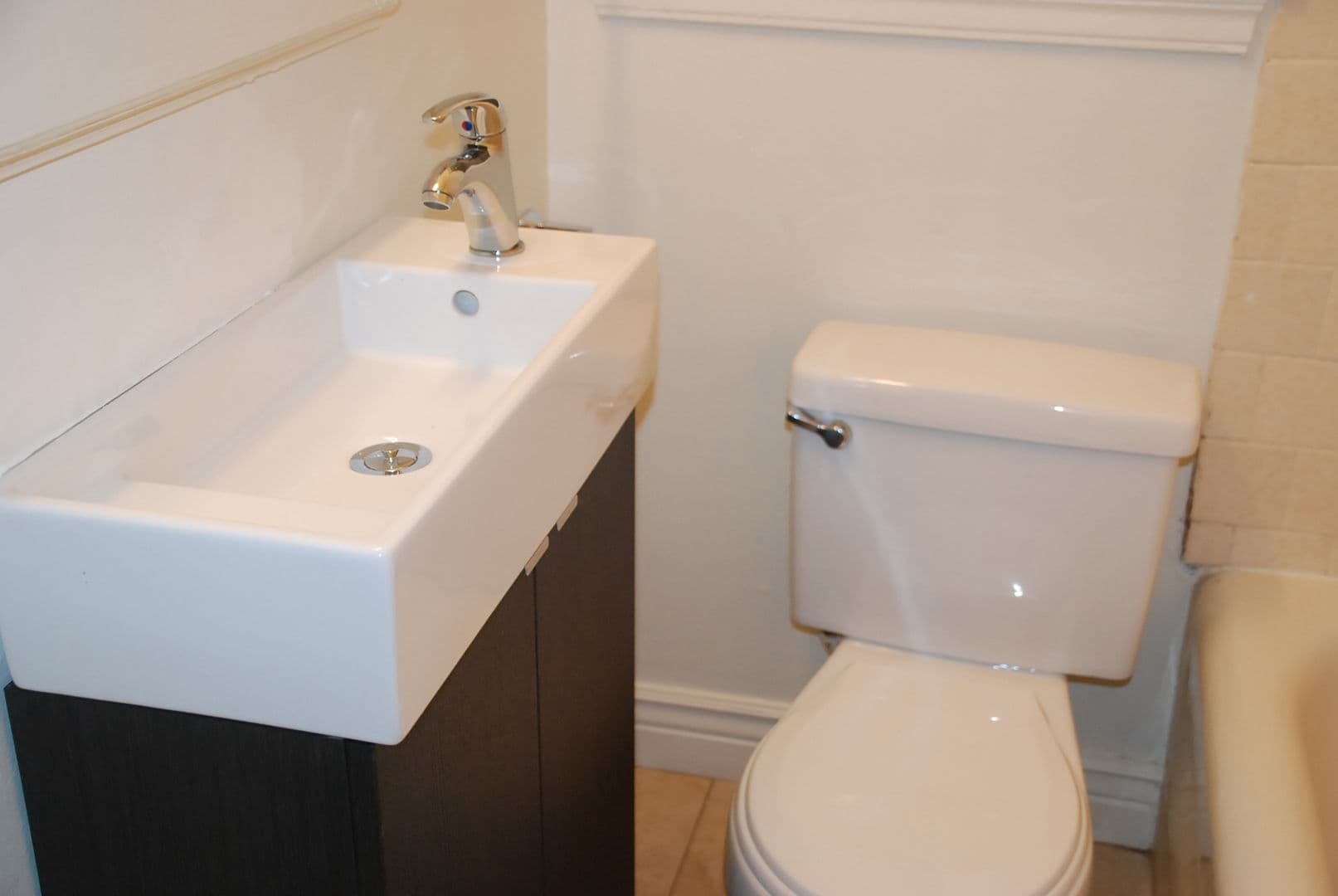 Richmond Apartment: 144 13th St.