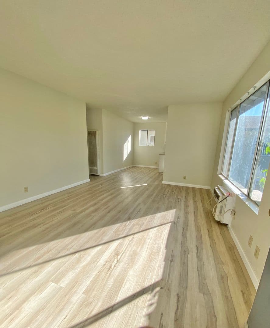 Chico Apartment: 739 West 1st Ave
