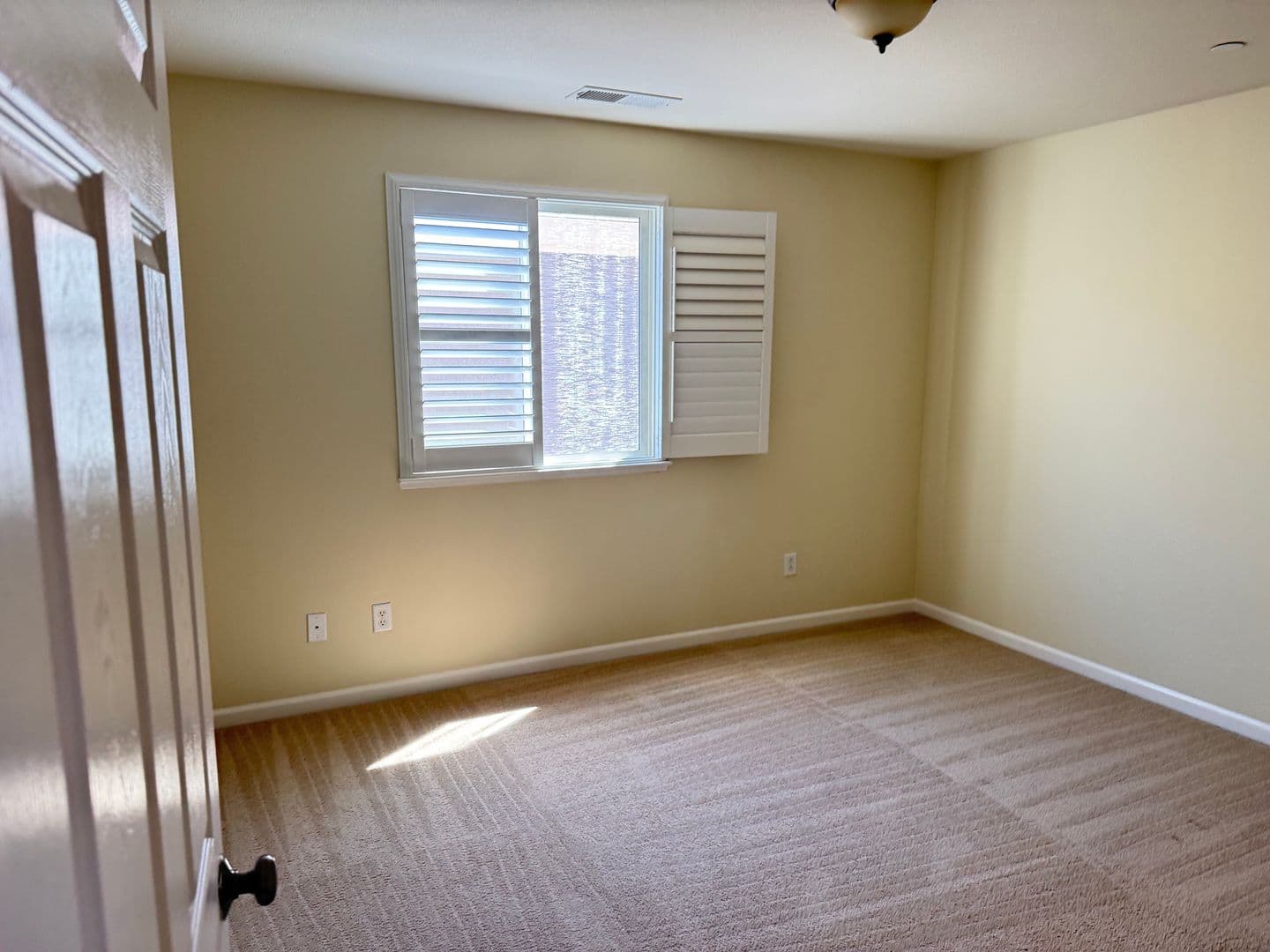 Lincoln House: 1427 Wyndham Lane