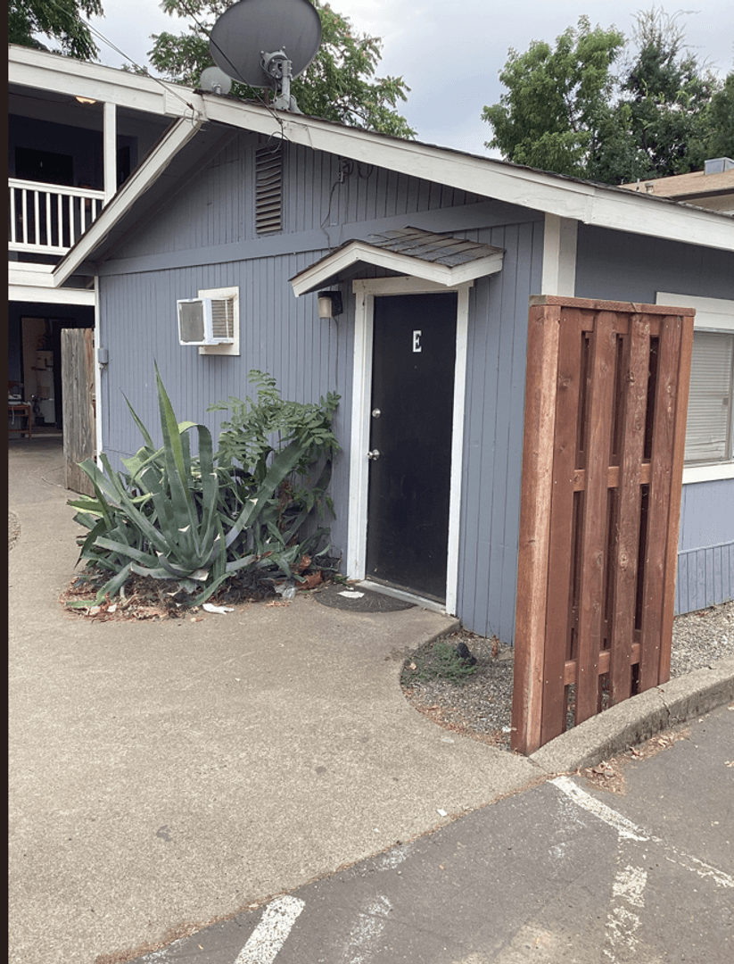 Chico Apartment: 739 West 1st Ave