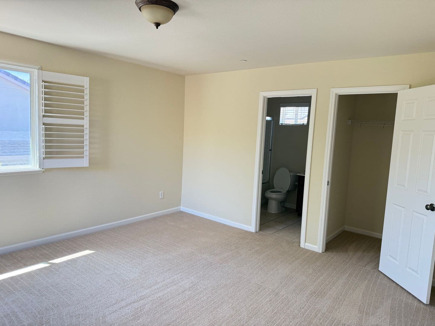 Lincoln House: 1427 Wyndham Lane
