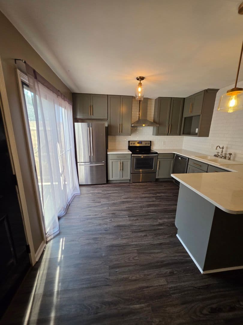 Florence Townhome: 2220 Woodridge lane